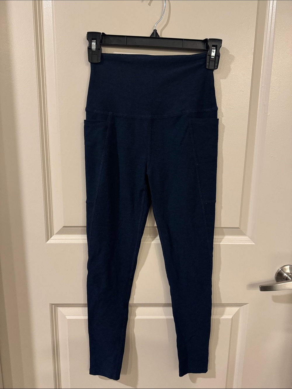 Beyond Yoga Navy High-Waist Leggings with Side Pockets